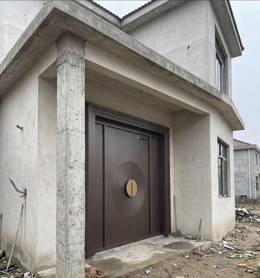 贝梵希自建房毛坯阶段铸铝门安装实拍
